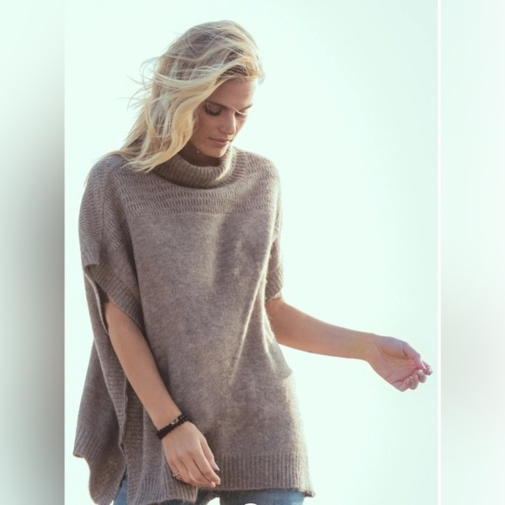 NWT DYLAN CALI PONCHO Alpaca and Wool Blend Size Small